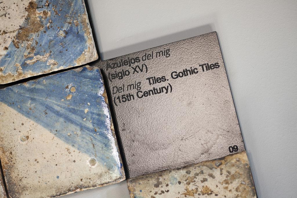 ולנסיה Caro Hotel מראה חיצוני תמונה 15th-century tiles from the Museu Nacional d'Art de Catalunya